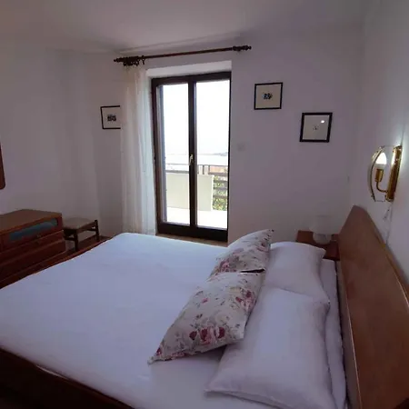In 36510 Apartment *